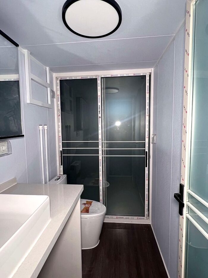 30ft-expandable-bathroom-door_1000x1335