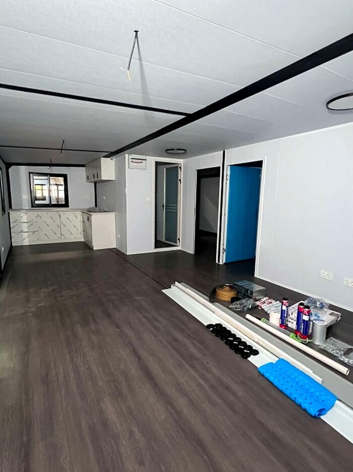 30ft-expandable-living-room_1000x1335