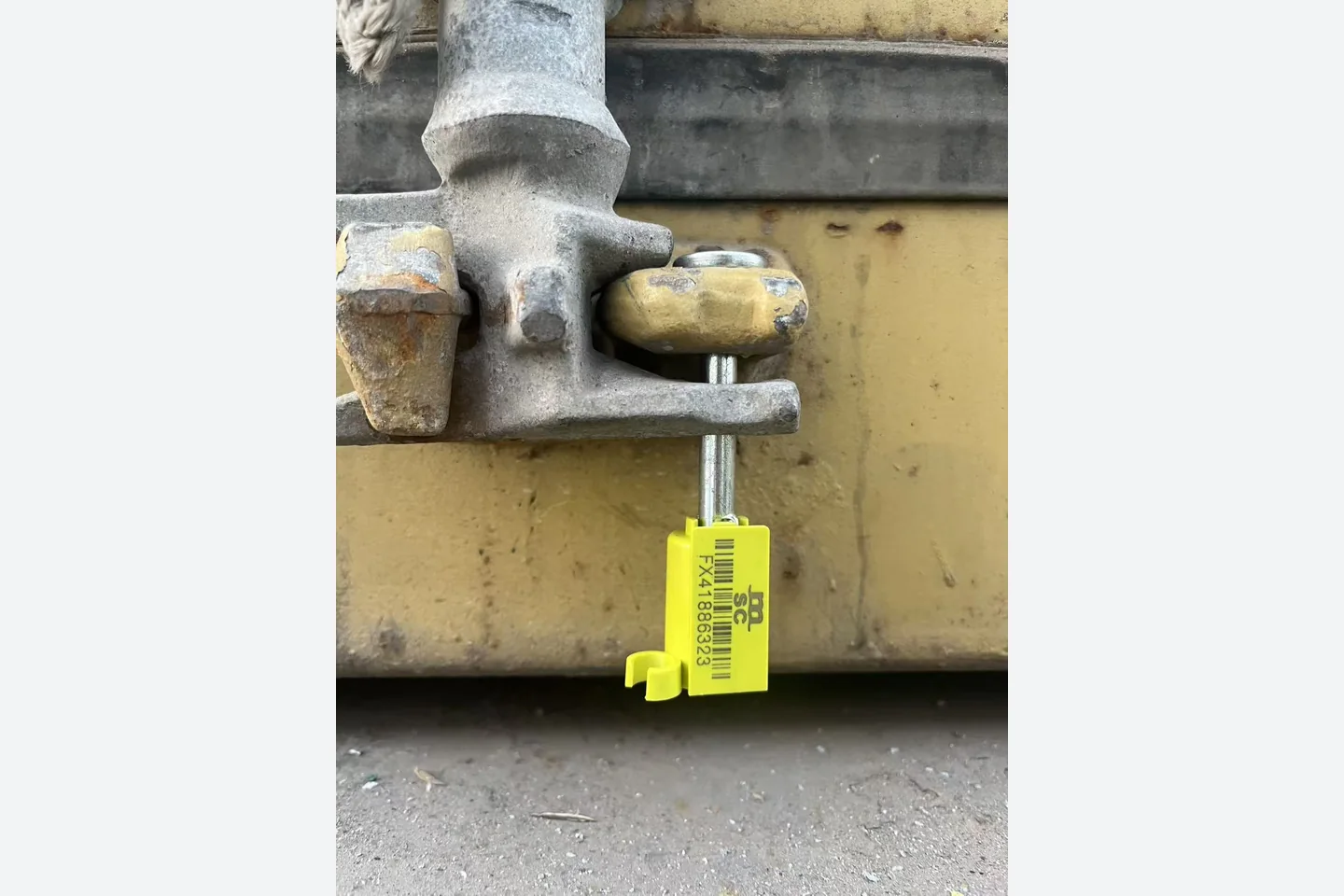 security seal applied to the shipping container for the Spain prefab house order