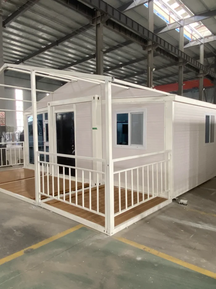 40ft-expandable-house-veranda-factory 40ft expandable container house with covered veranda and white exterior