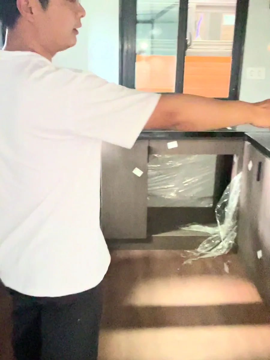 Kitchen quality inspection for an Ireland 40FT expandable house