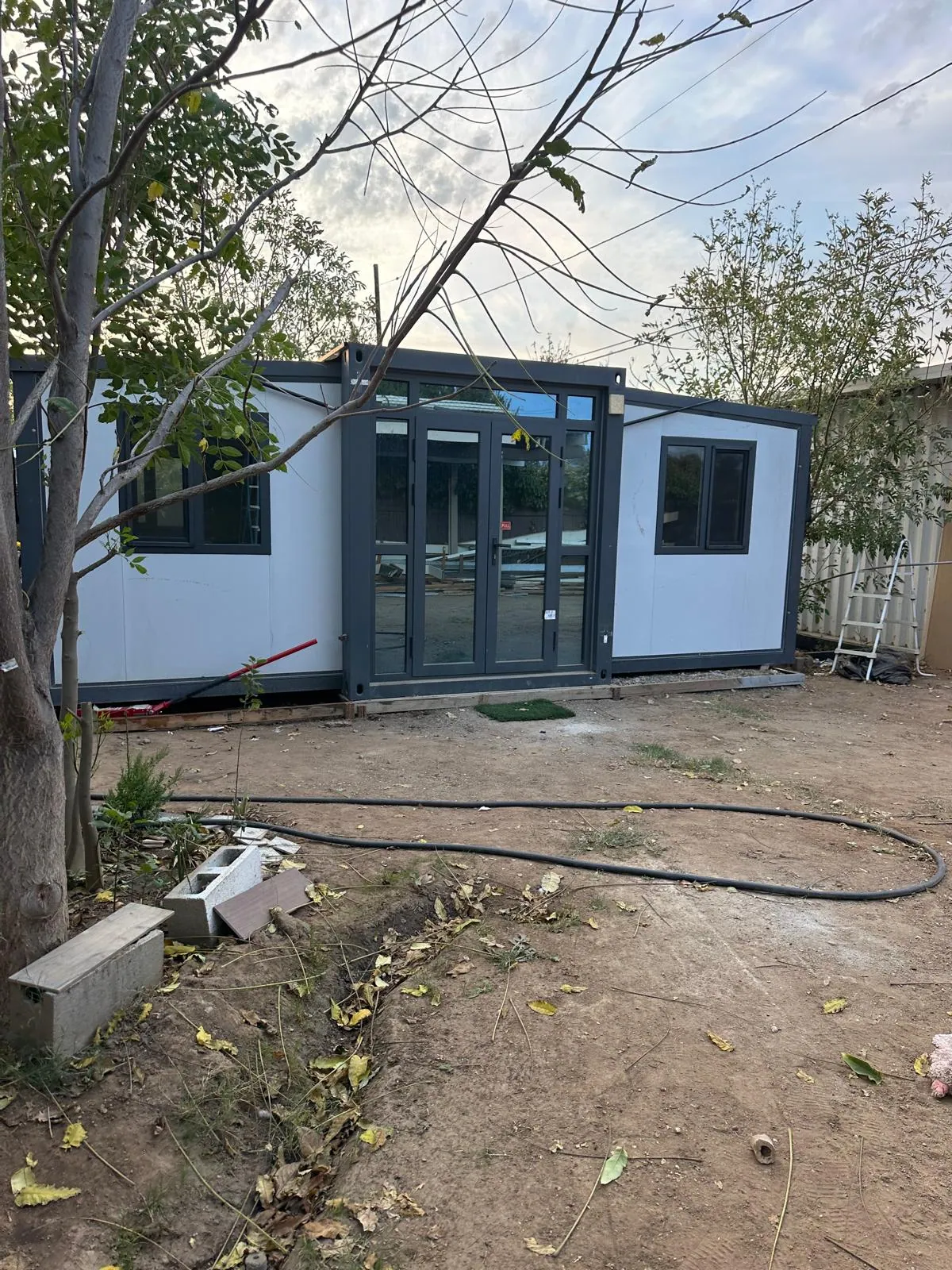 Florida customer feedback showing a two-bedroom expandable prefab house