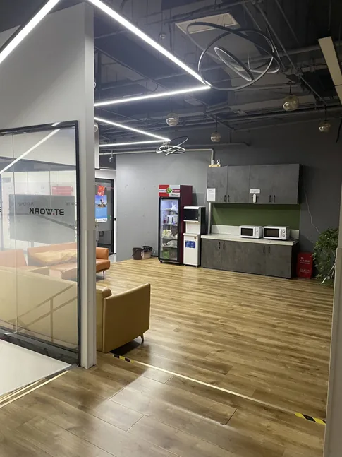 Employee lounge with refreshment facilities in the Zhengzhou Vision office